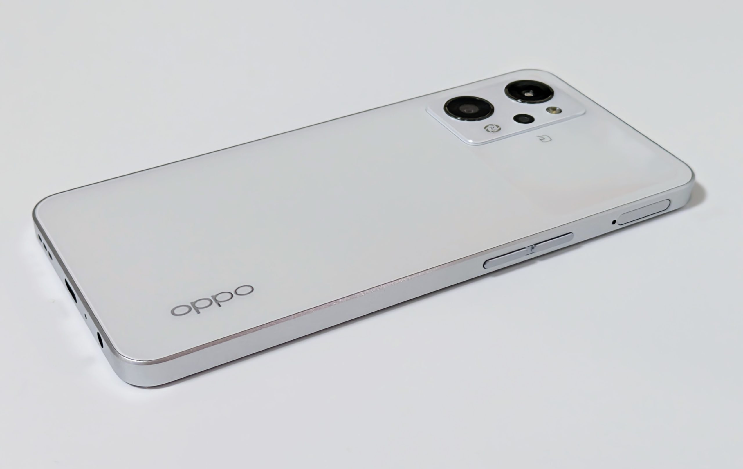 OPPO Reno9 Aのデザイン